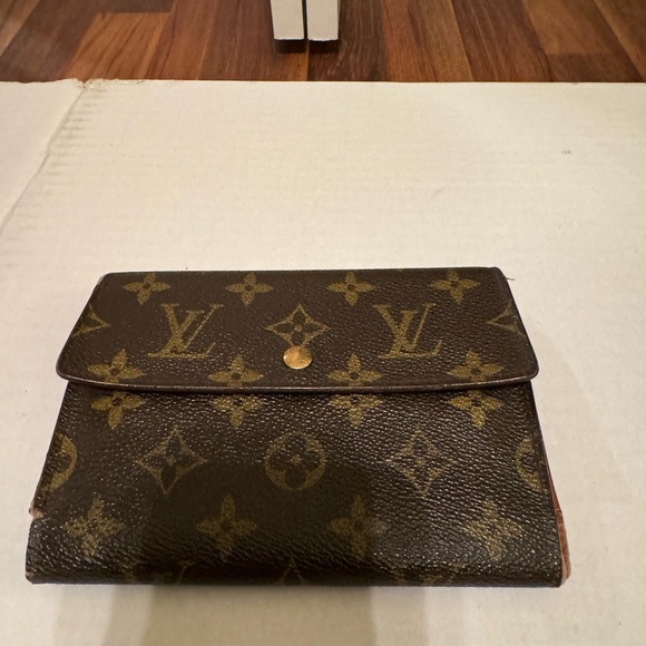 Louis Vuitton wallet - Picture 1 of 8